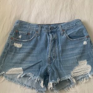 NWOT Levi’s jean shorts